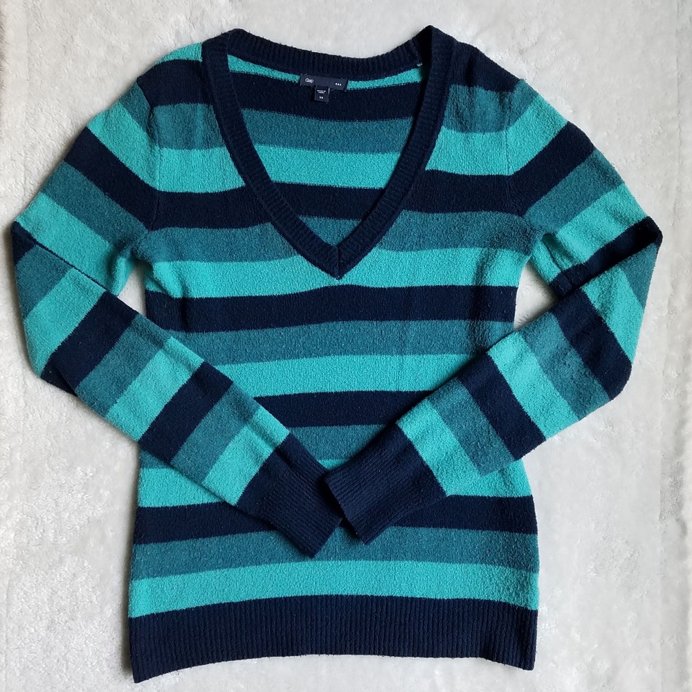 GAP Incredibly Soft Striped V-Neck Sweater, XS/S
